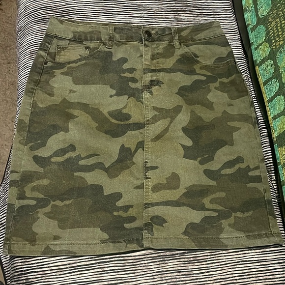 Earl Brand. Camouflage Jean skirt. Size 10. - Picture 1 of 7